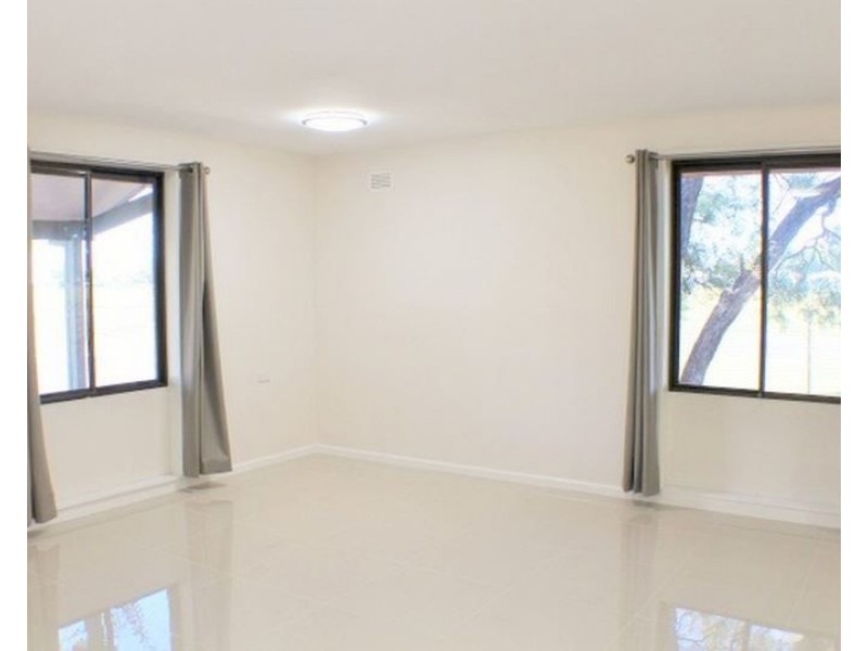 4 James, Moree NSW 2400