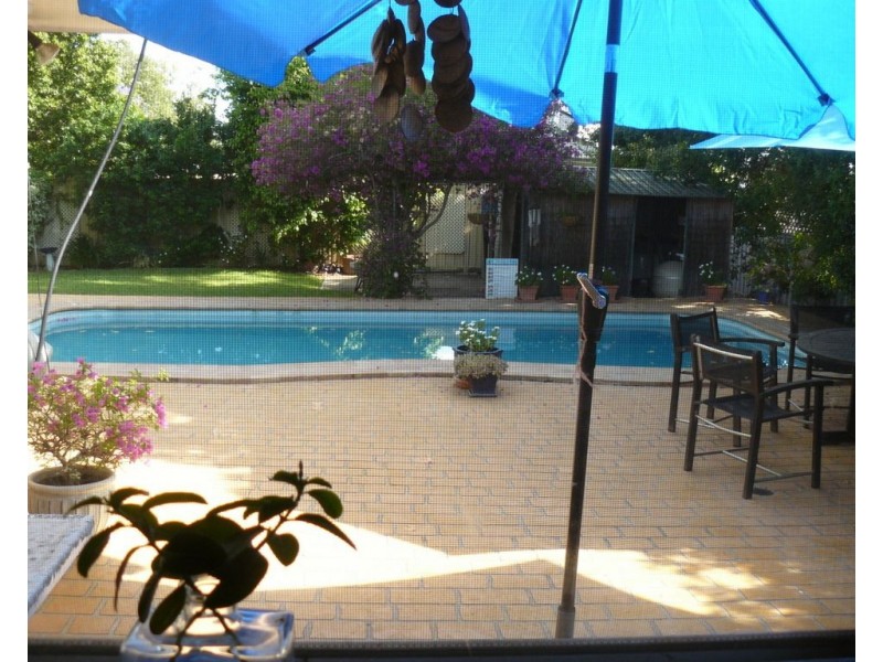 8 Helensvale Avenue, Moree NSW 2400