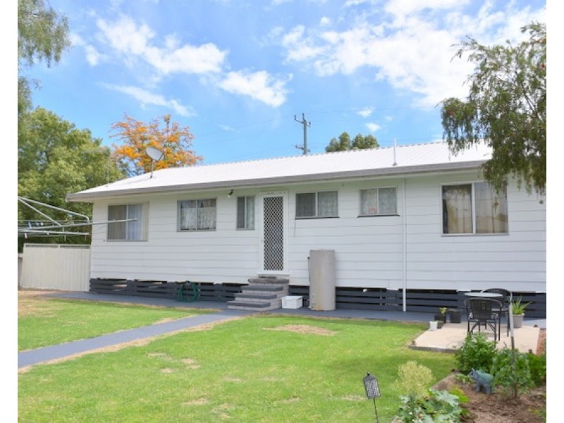 32 Oak Street, Moree NSW 2400