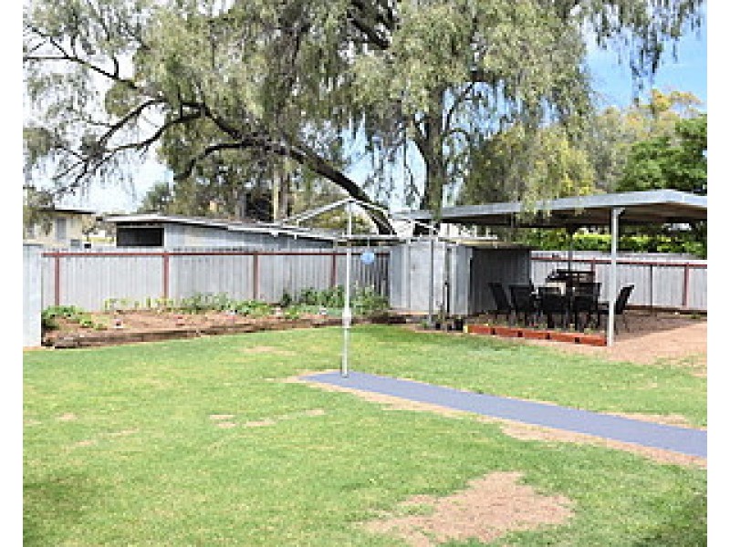 32 Oak Street, Moree NSW 2400