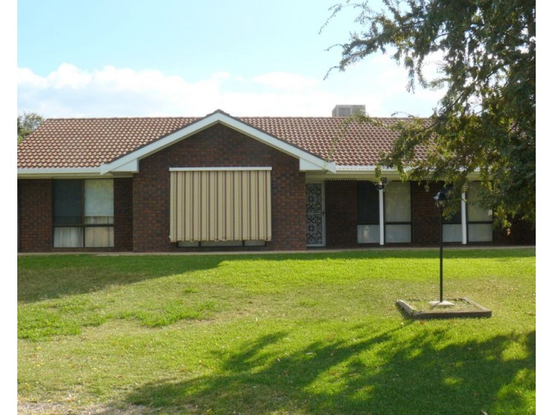 13 Myall Place, Moree NSW 2400