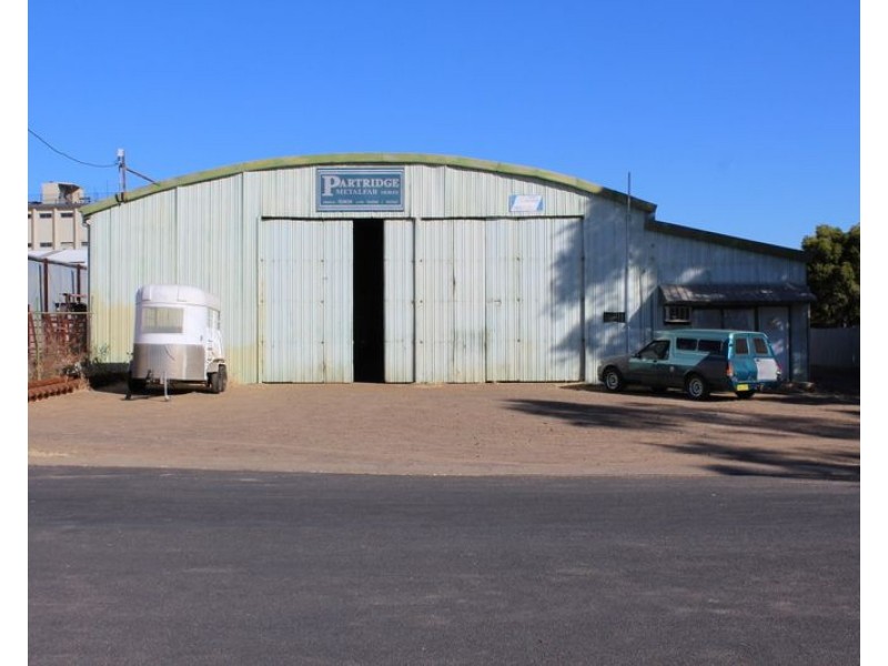 4 Thompson Avenue, Moree NSW 2400