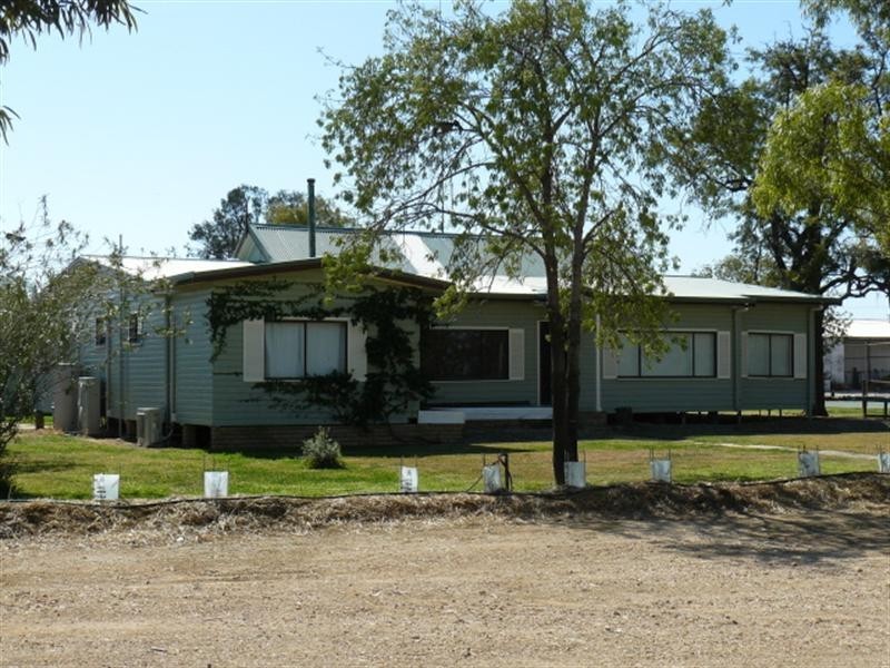 8 Presbury Road, Mungindi NSW 2406