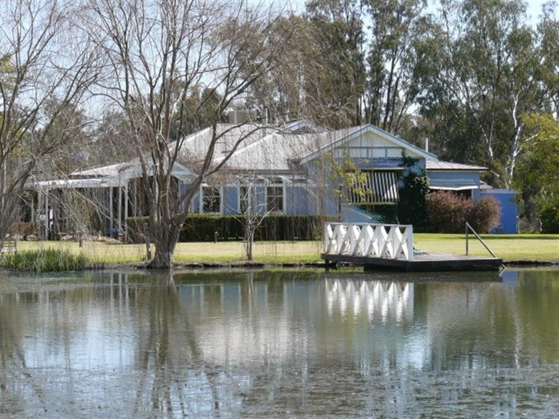 8 Presbury Road, Mungindi NSW 2406