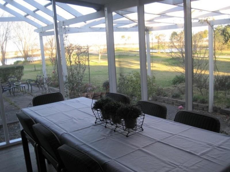 8 Presbury Road, Mungindi NSW 2406