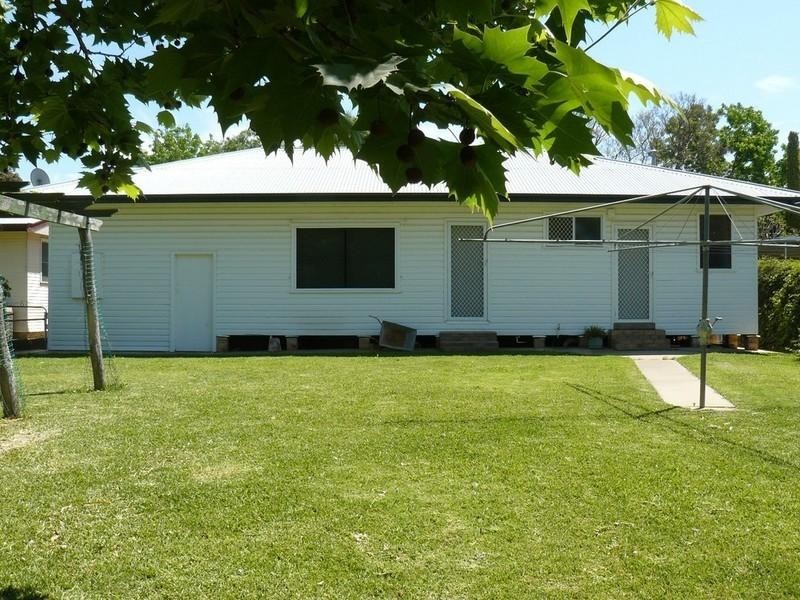 2 Dobbie Street, Moree NSW 2400