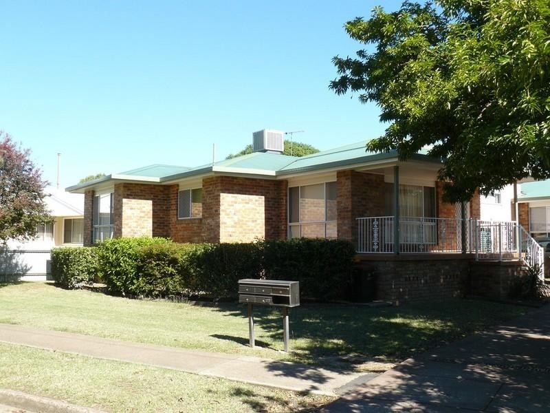 1/27 Balo Street, Moree NSW 2400
