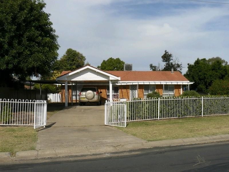 12 Helensvale Avenue, Moree NSW 2400