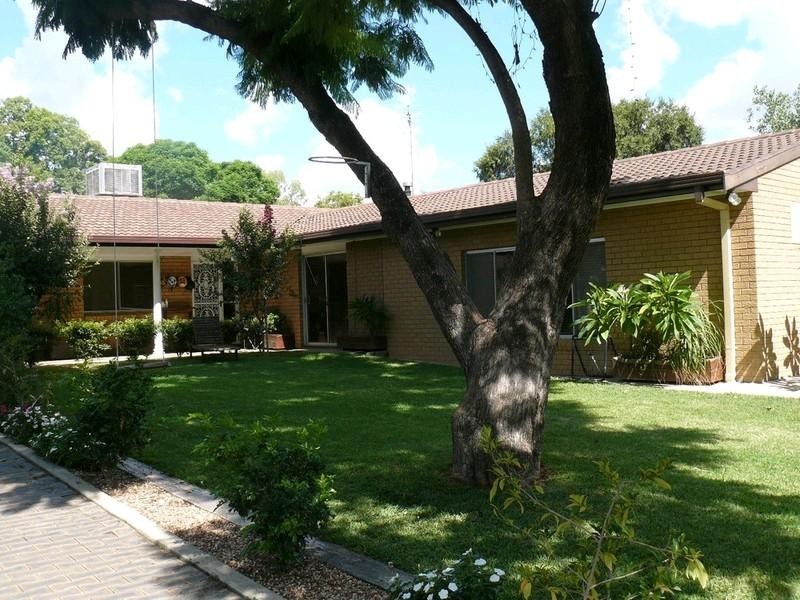 6 Merindah Avenue, Moree NSW 2400