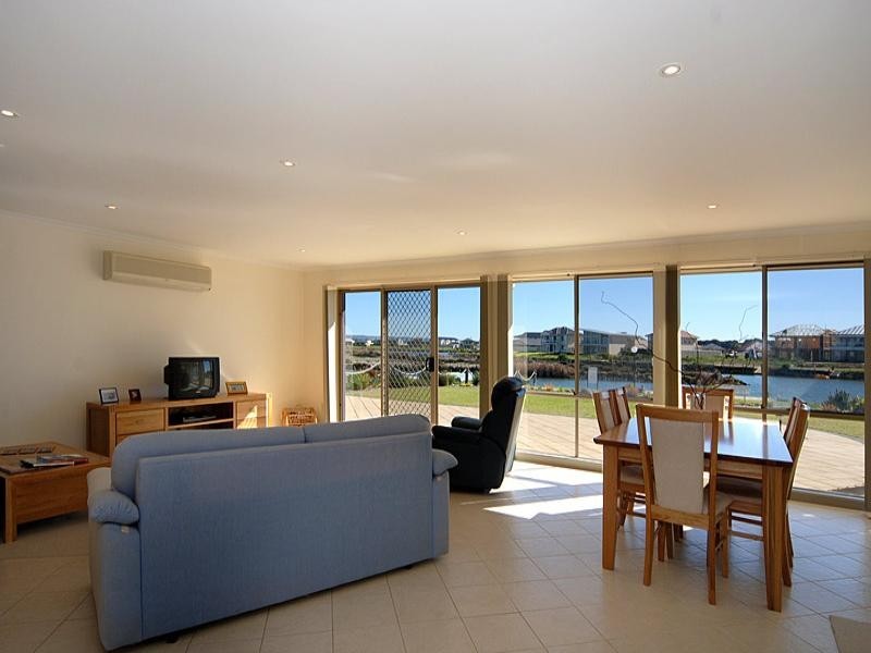 52 Prince Alfred Parade, Hindmarsh Island SA 5214