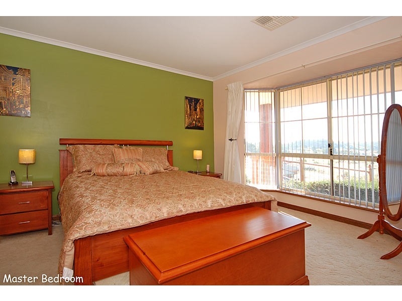 10 Light Place, Mount Compass SA 5210