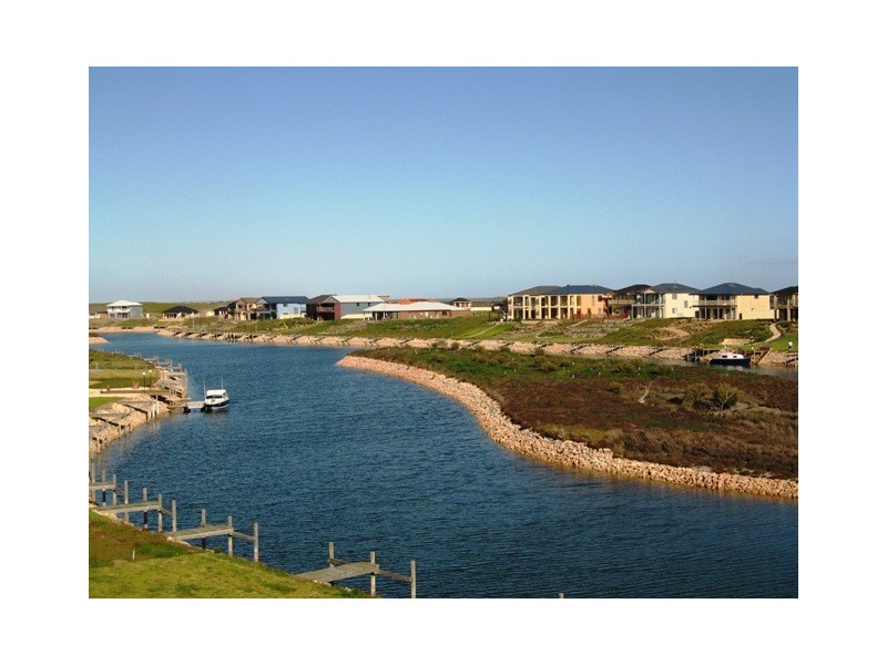 97 Blanche Parade, Hindmarsh Island SA 5214