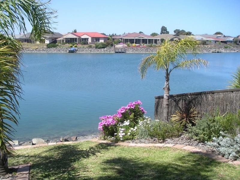 1/1 Lakeside Circuit, Encounter Bay SA 5211