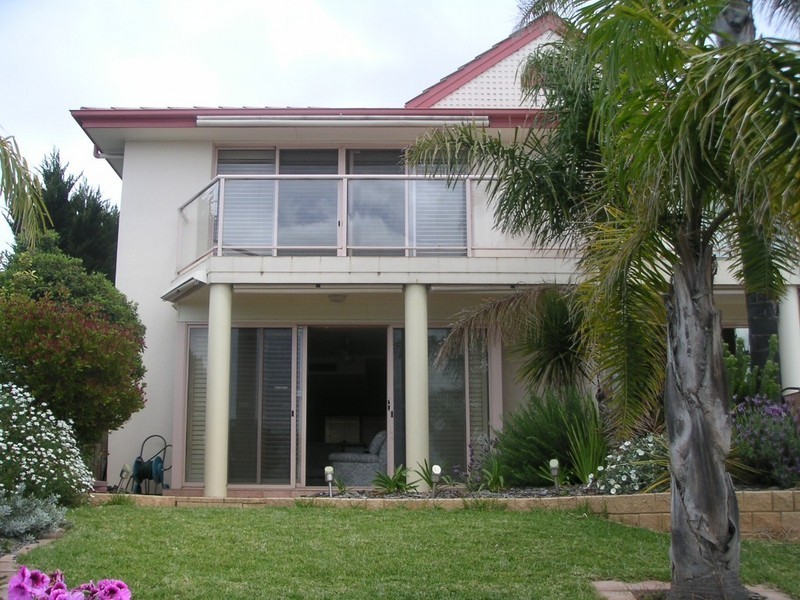 1/1 Lakeside Circuit, Encounter Bay SA 5211