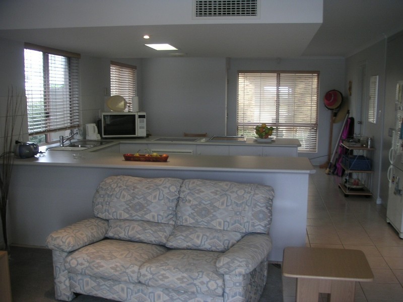1/1 Lakeside Circuit, Encounter Bay SA 5211