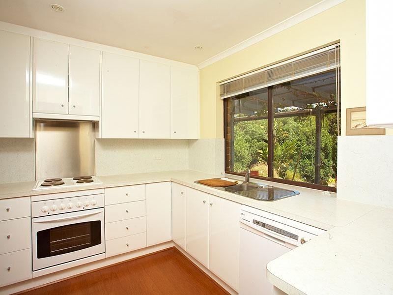 6 Barton Street, Port Elliot SA 5212