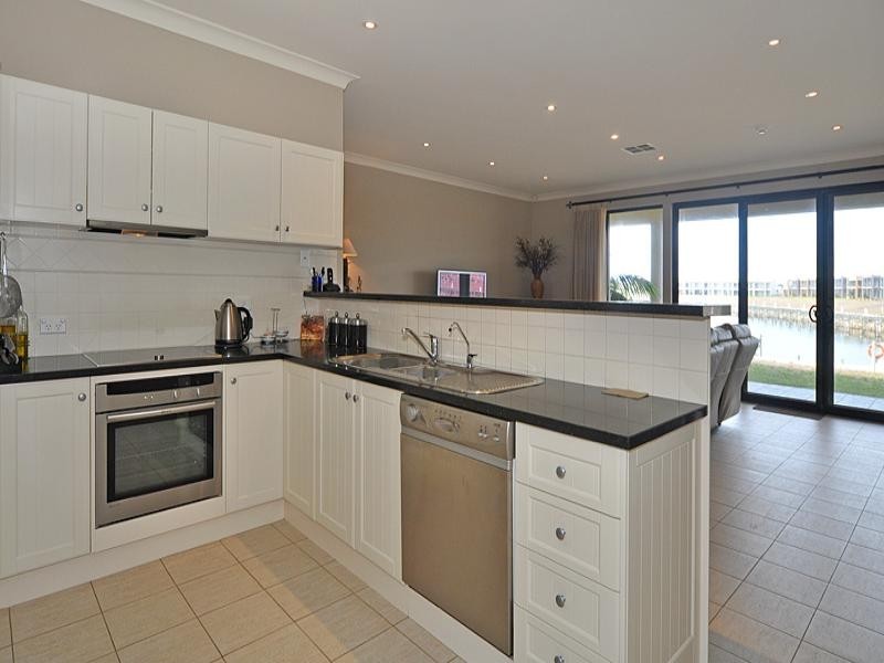 35 Vesta Drive, Hindmarsh Island SA 5214