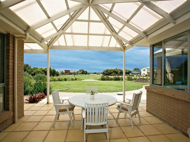 16 Stock Drive, Port Elliot SA 5212