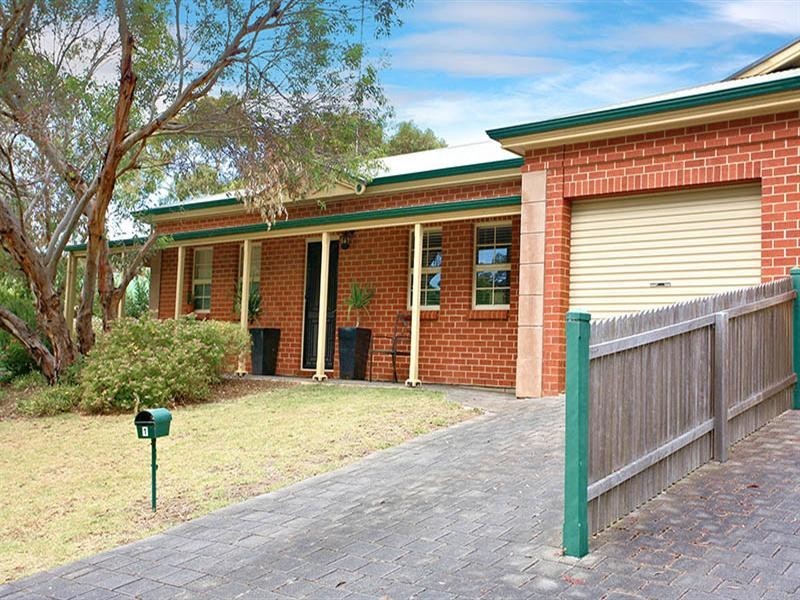 1/1 Surrey Avenue, Victor Harbor SA 5211