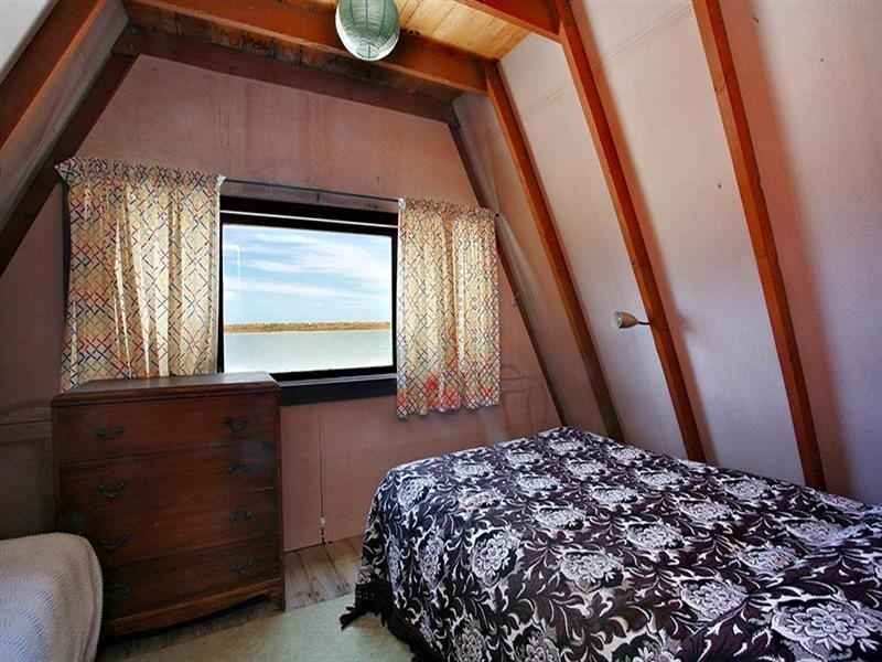 57 Goolwa Channel Drive, Hindmarsh Island SA 5214