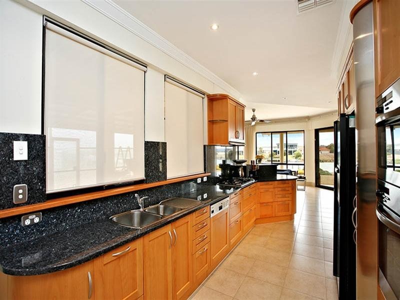 34 Prince Alfred Parade, Hindmarsh Island SA 5214