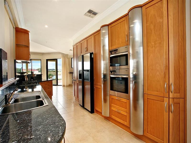 34 Prince Alfred Parade, Hindmarsh Island SA 5214