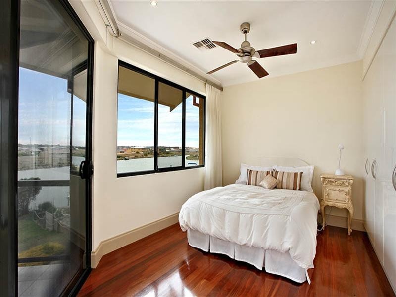 34 Prince Alfred Parade, Hindmarsh Island SA 5214