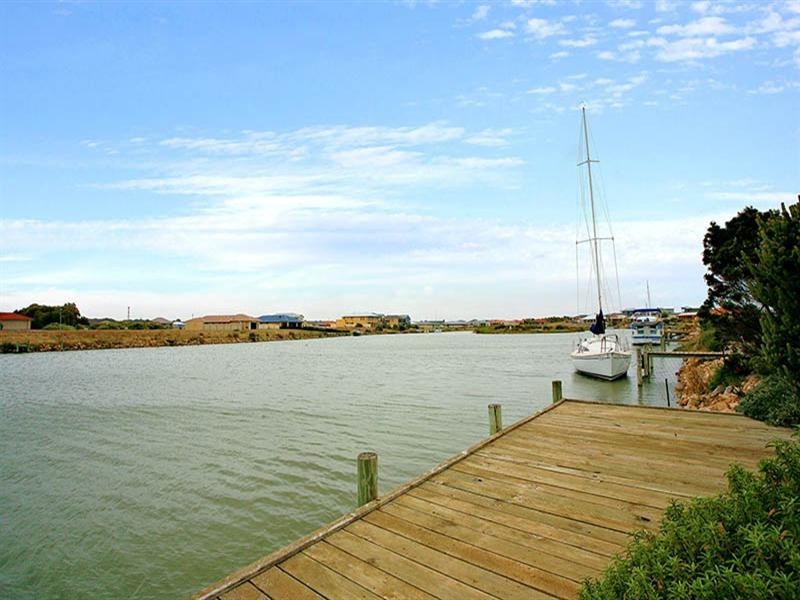 34 Prince Alfred Parade, Hindmarsh Island SA 5214