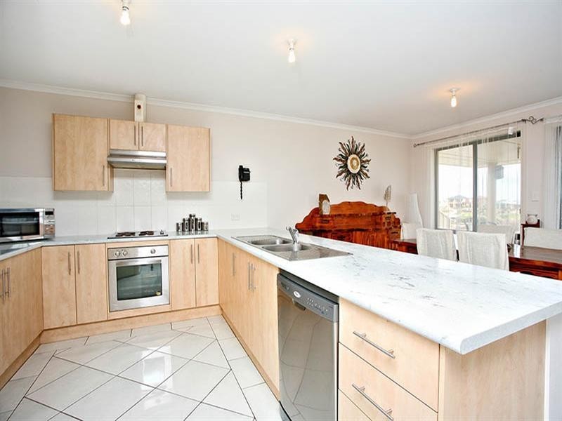 85 Blanche Parade, Hindmarsh Island SA 5214