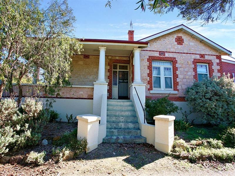 18 Renown Avenue, Victor Harbor SA 5211