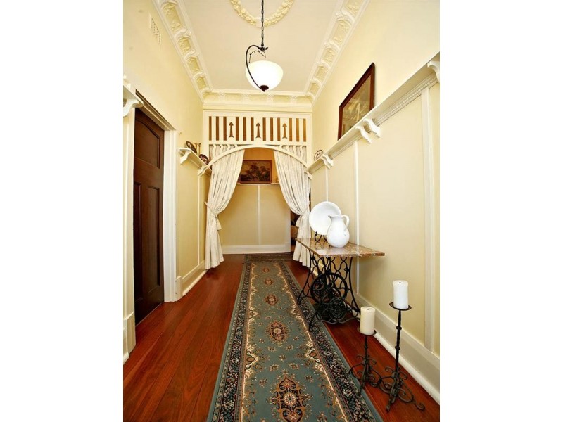 18 Renown Avenue, Victor Harbor SA 5211