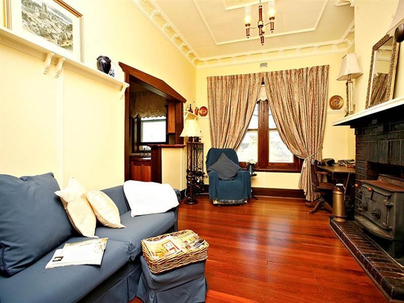 18 Renown Avenue, Victor Harbor SA 5211