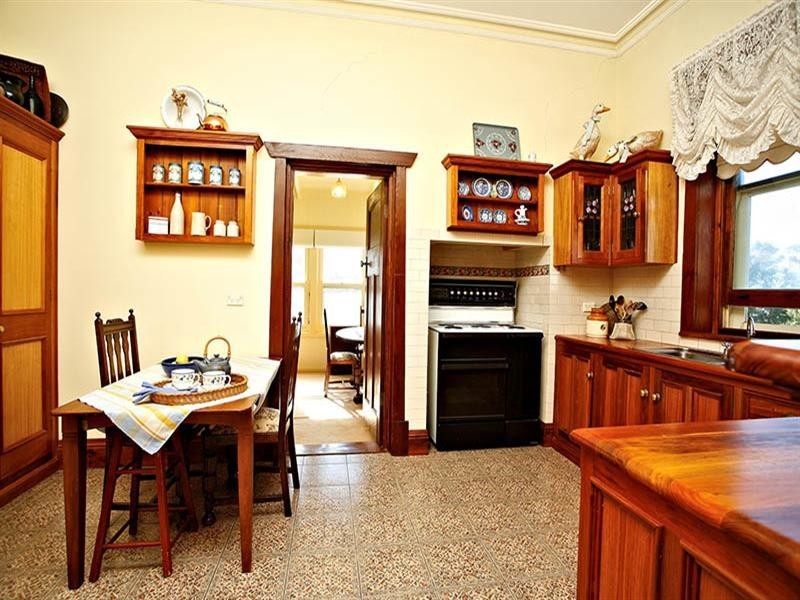 18 Renown Avenue, Victor Harbor SA 5211