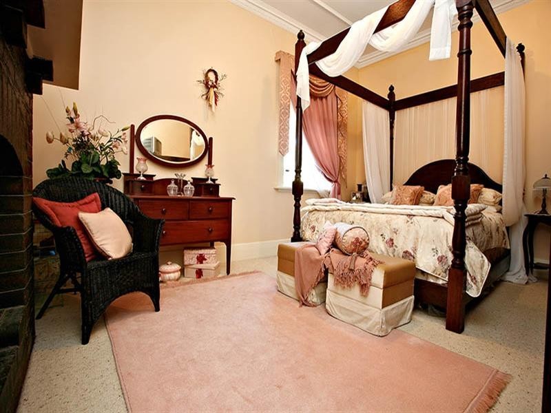 18 Renown Avenue, Victor Harbor SA 5211