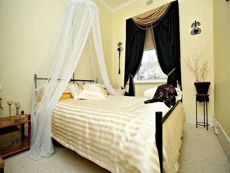 18 Renown Avenue, Victor Harbor SA 5211