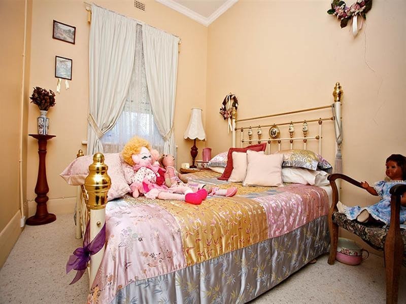 18 Renown Avenue, Victor Harbor SA 5211