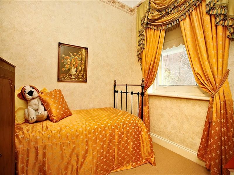 18 Renown Avenue, Victor Harbor SA 5211