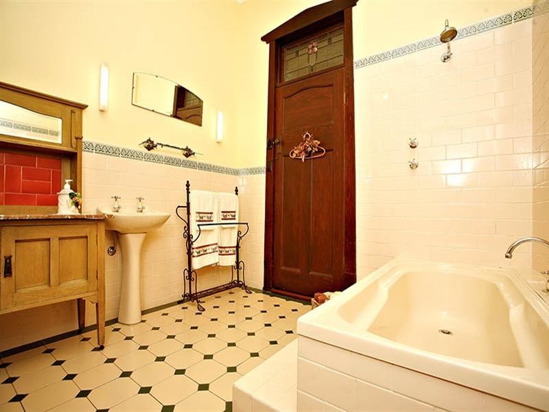 18 Renown Avenue, Victor Harbor SA 5211