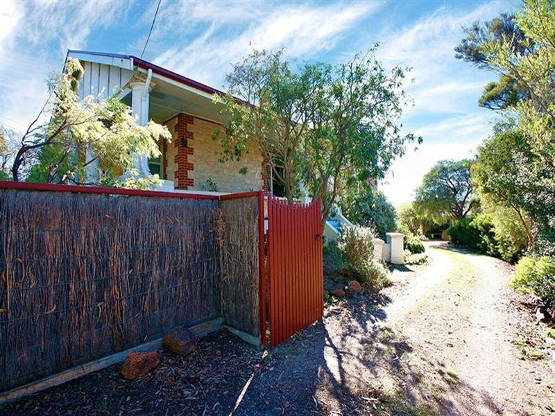 18 Renown Avenue, Victor Harbor SA 5211