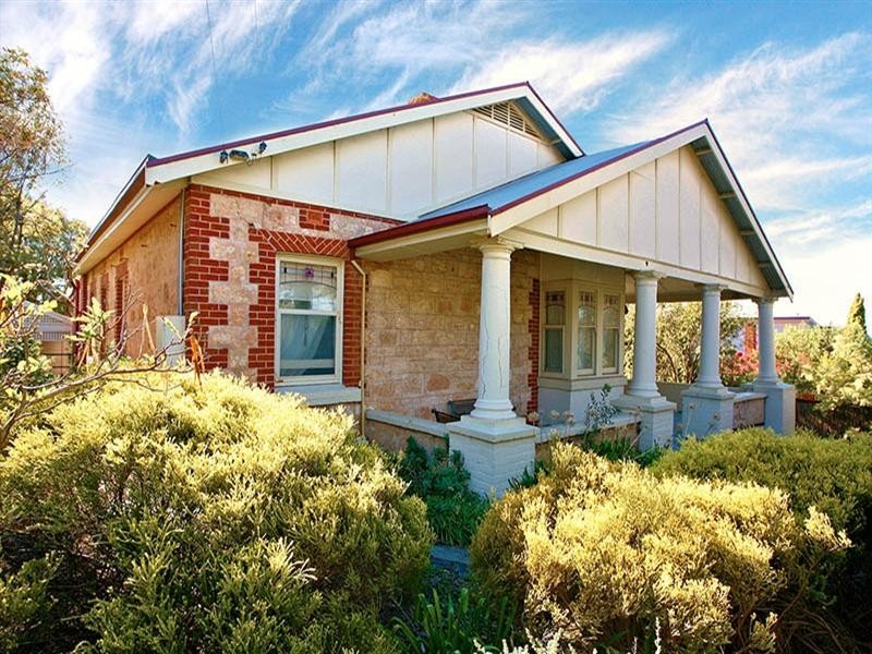 18 Renown Avenue, Victor Harbor SA 5211