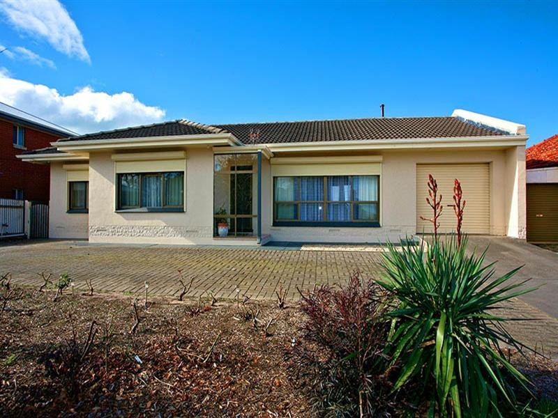 16 Greenhills Road, Victor Harbor SA 5211