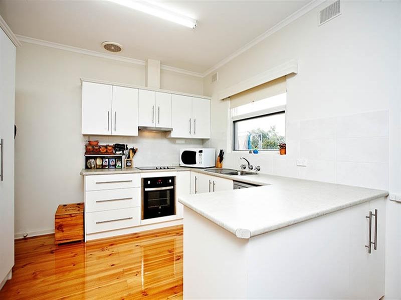 16 Greenhills Road, Victor Harbor SA 5211