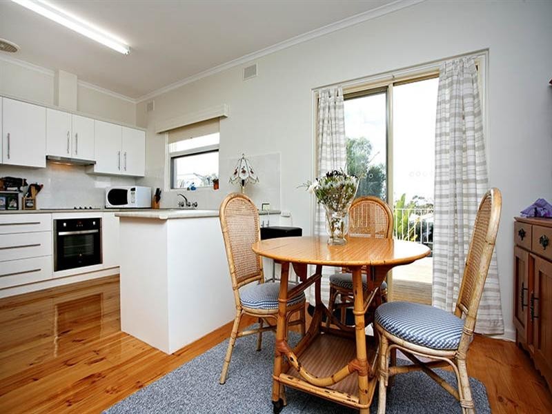 16 Greenhills Road, Victor Harbor SA 5211