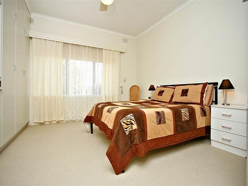 16 Greenhills Road, Victor Harbor SA 5211