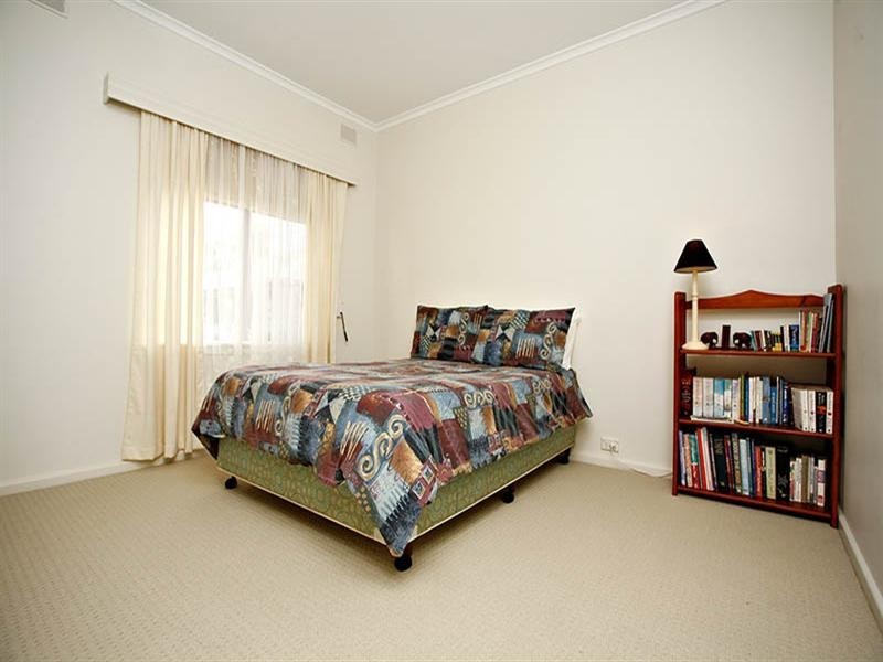 16 Greenhills Road, Victor Harbor SA 5211