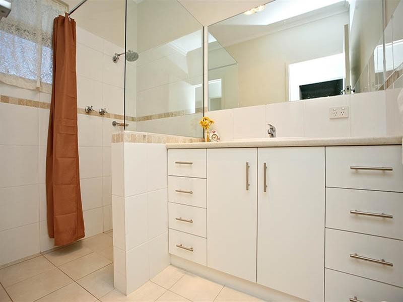 16 Greenhills Road, Victor Harbor SA 5211