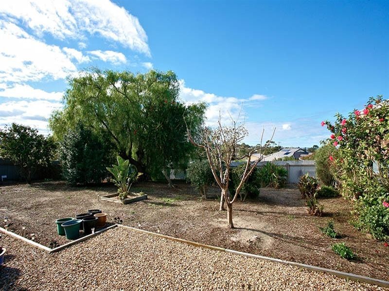 16 Greenhills Road, Victor Harbor SA 5211