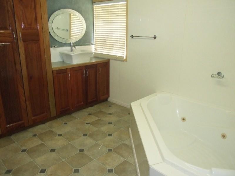 48 Thistle Street, Blackall QLD 4472