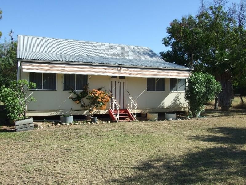 4 Mulga Street, Blackall QLD 4472