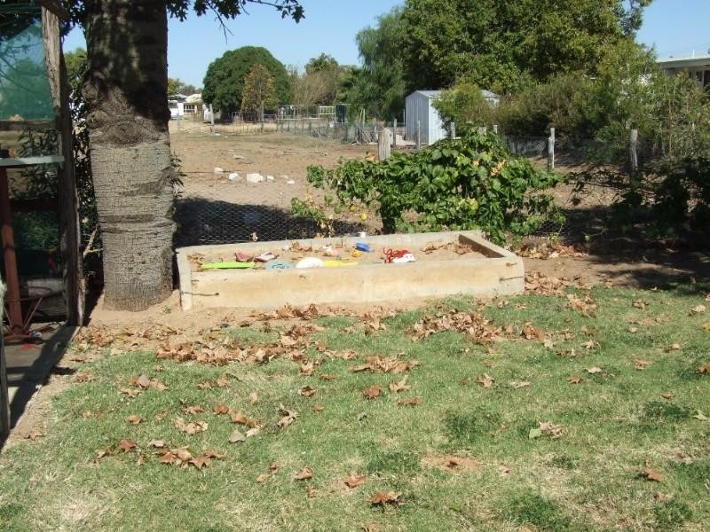 80 Rose Street, Blackall QLD 4472